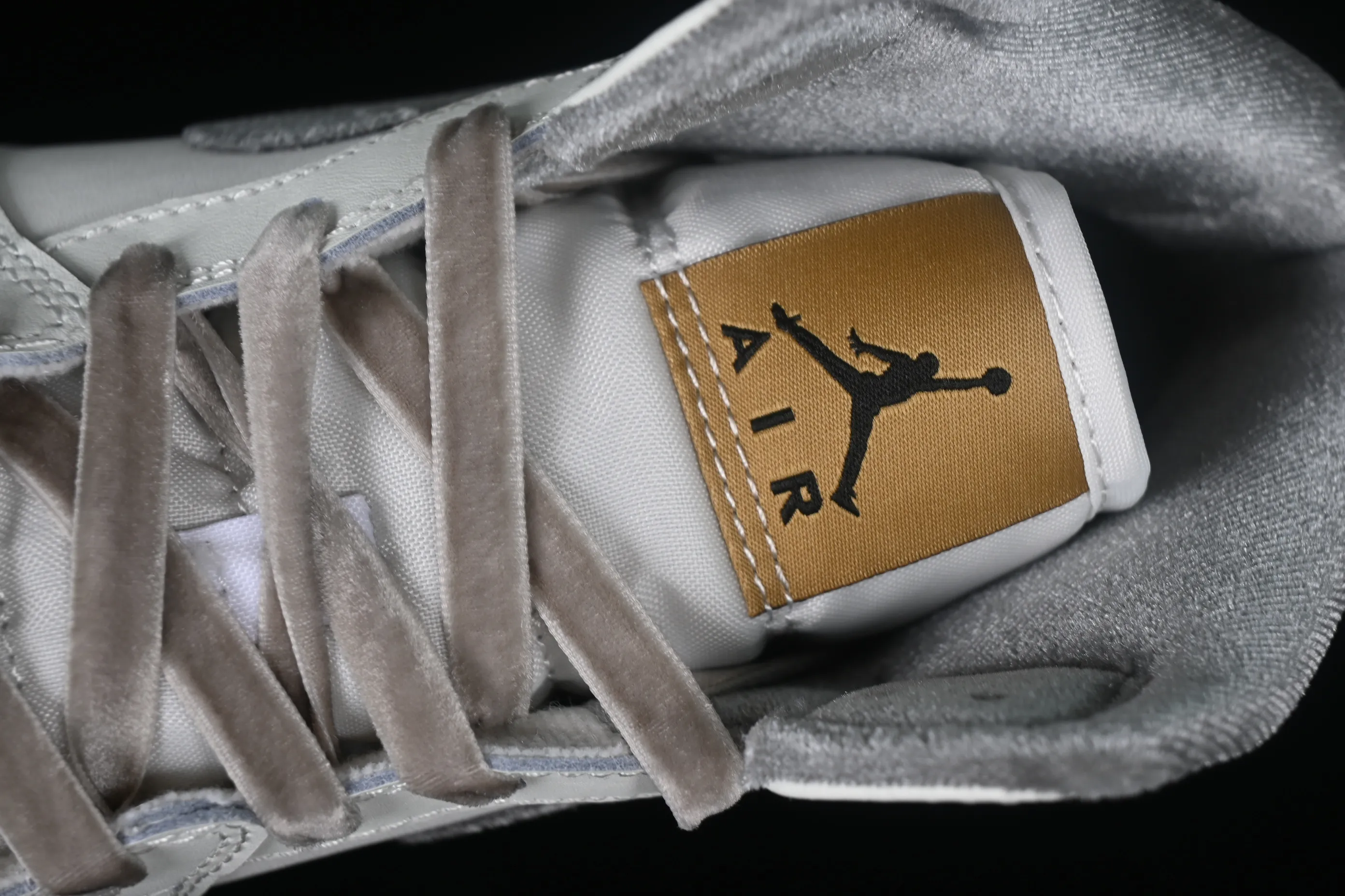 All categories Air Jordan Jordan series basketball shoes Air Jordan 1 Mid G version pure original Air Jordan 1 Mid AJ1 Joe 1 rice gray Chinese culture casual sneakers FB9899-100